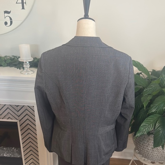 Women’s Gray Suit with Sleeveless Top - Picture 3 of 4